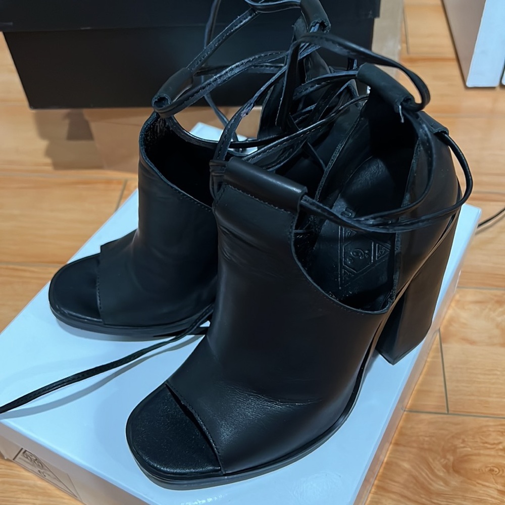 UNIF ‘94 HEEL | WOMENS SIZE 6
